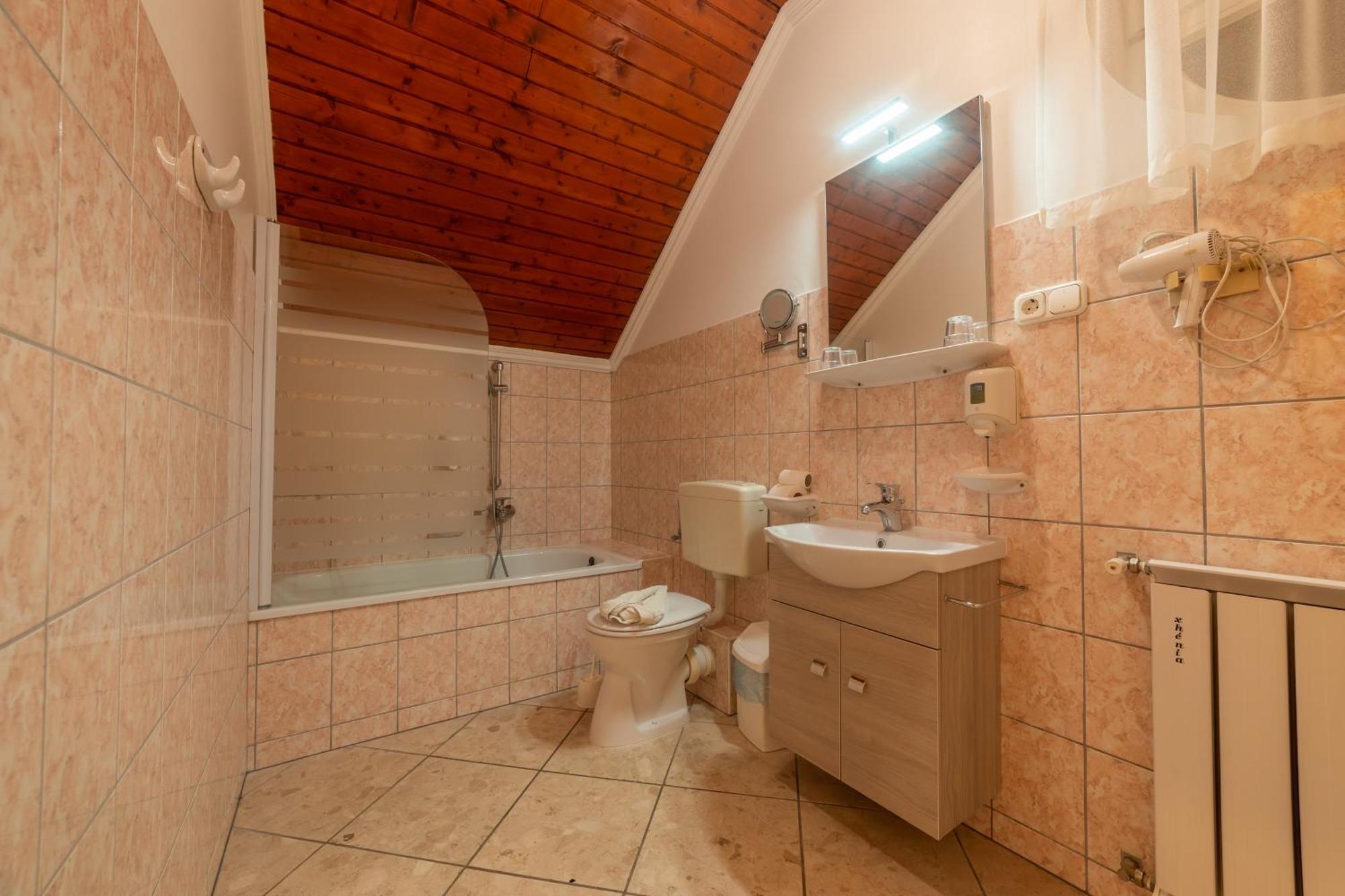 Márvány Panzió Hajdúszoboszló Exterior foto